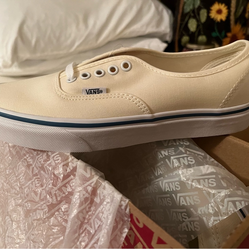 Vans - Picture 2 of 4